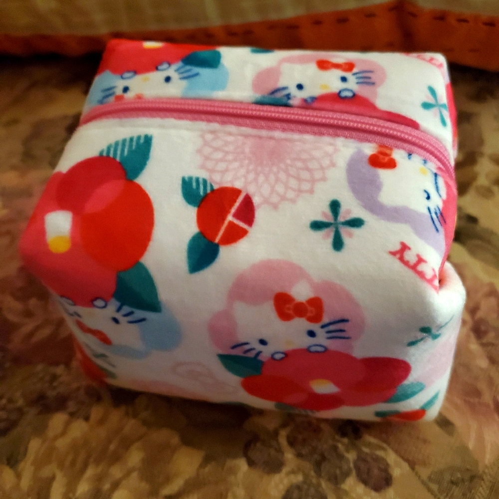 Hello kitty felt zipper pouch